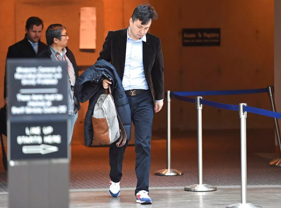 孟晚舟回國24小時后，她背后的男人火了