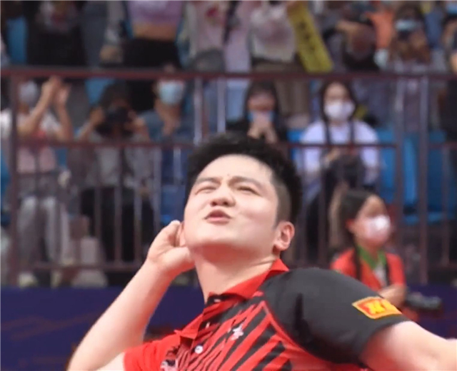 鄧亞萍批評奏效！樊振東開竅逆轉奪冠，原來擊敗馬龍靠的就這兩招