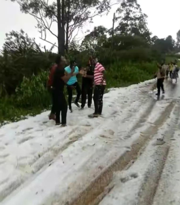 赤道附近喀麥隆罕見(jiàn)降雪！人類正處在大冰期中，全球變暖錯(cuò)了？
