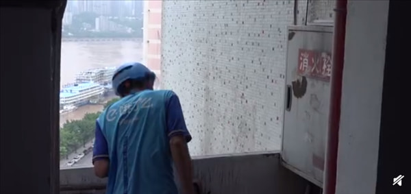 重慶一座24層樓沒(méi)電梯 外賣(mài)員心態(tài)崩了：曾在樓里迷路